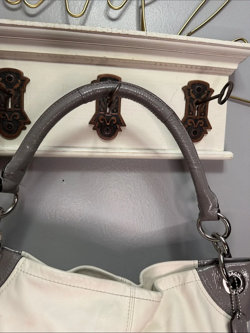 Coach Penelope leather hobo shoulder bag in ivory and gray. - Picture 6 of 9